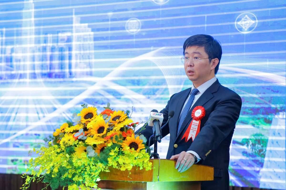 Ông Bùi Hoàng Phương - Thứ trưởng Bộ Khoa học và Công nghệ đánh giá cao thành tựu của QTSC sau 25 năm xây dựng, phát triển. 