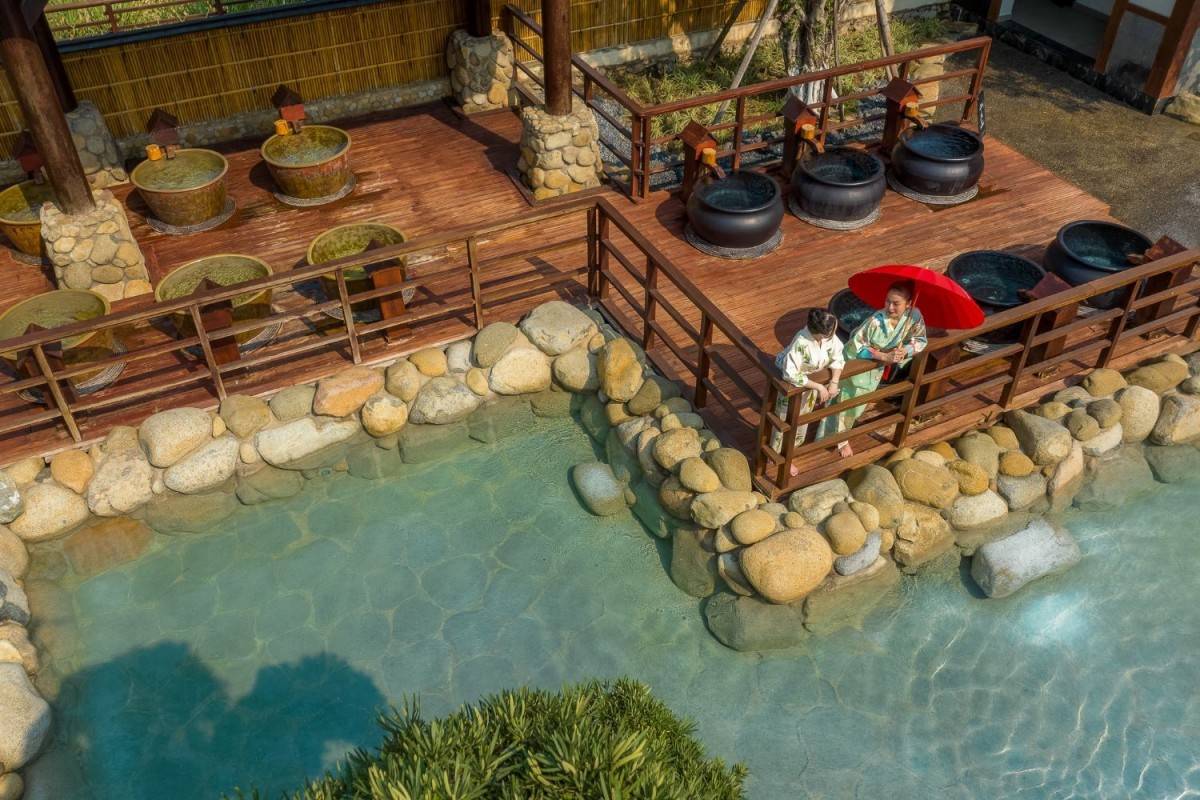 Các phân tích từ chuyên gia Nhật cho thấy Hilton Quang Hanh Onsen sở hữu một trong những nguồn khoáng đạt chuẩn trị liệu hiếm có tại châu Á, sánh ngang các nguồn suối nổi tiếng tại Beppu hay Kusatsu