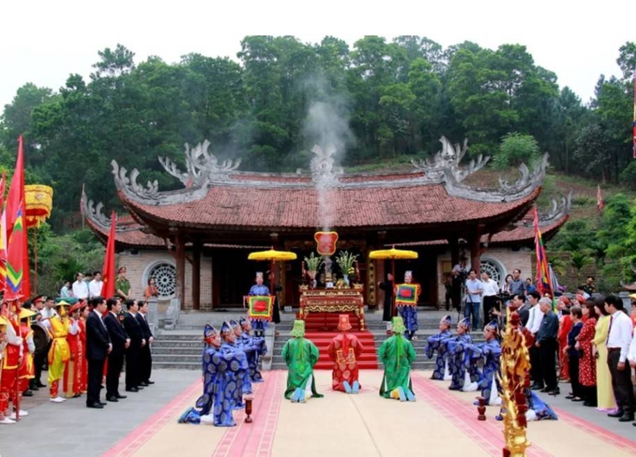 Lễ hội Đền Hùng là một trong những lễ hội truyền thống lớn và có ý nghĩa thiêng liêng bậc nhất của dân tộc Việt Nam. 