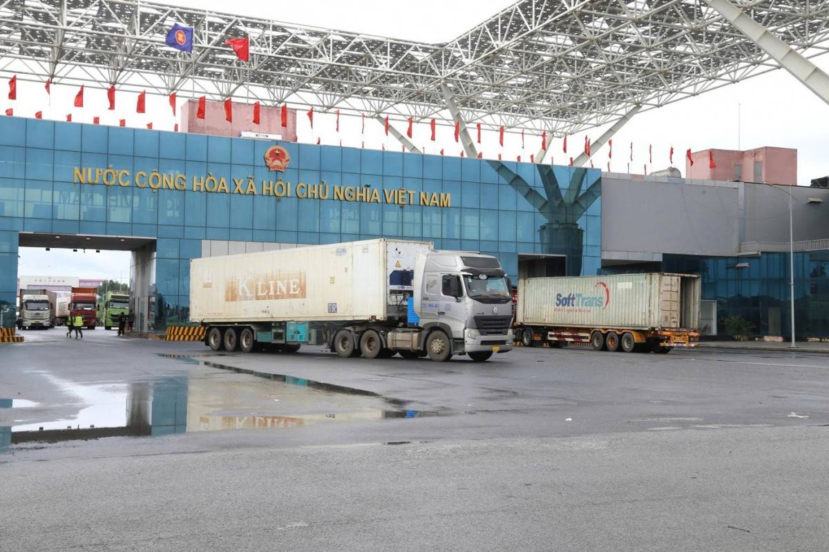 Cửa khẩu Móng Cái tạm dừng thông quan theo khung giờ phục vụ giao lưu quốc phòng biên giới