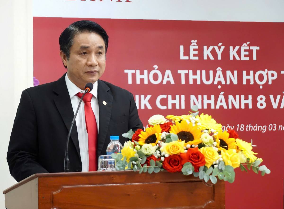 ông Lê Văn Tuấn – Giám đốc Agribank Chi nhánh 8 