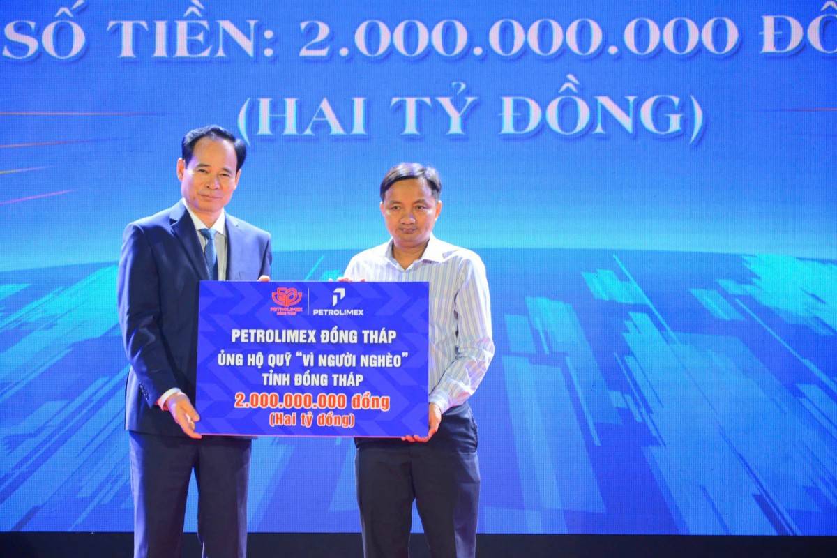 Petrolimex Đồng Tháp trao tặng 2 tỷ đồng cho Quỹ vì người nghèo tỉnh Đồng Tháp