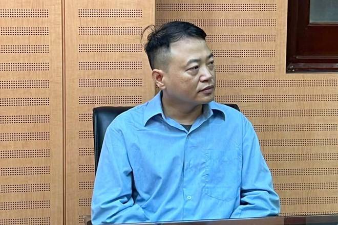 Nguyễn Hòa Bình tại Cơ quan điều tra (Ảnh: Công an Hà Nội).