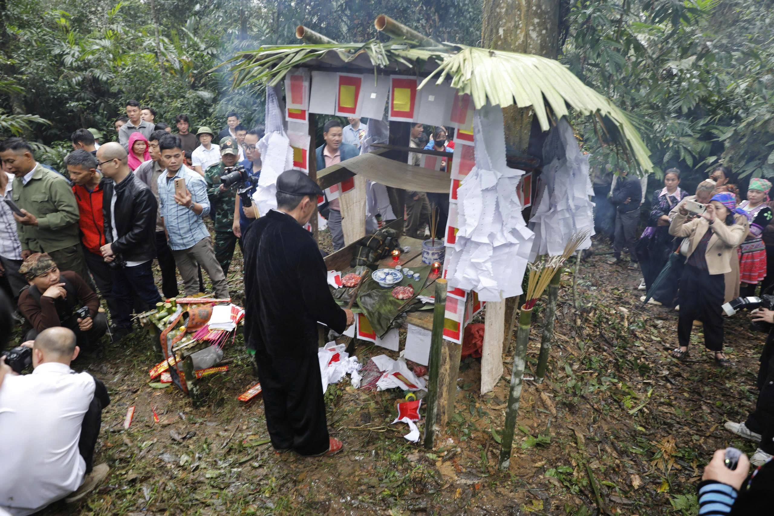 Lào Cai: Tết rừng Nà Hẩu - Hành trình chạm vào linh thiêng và sắc màu văn hóa Mông