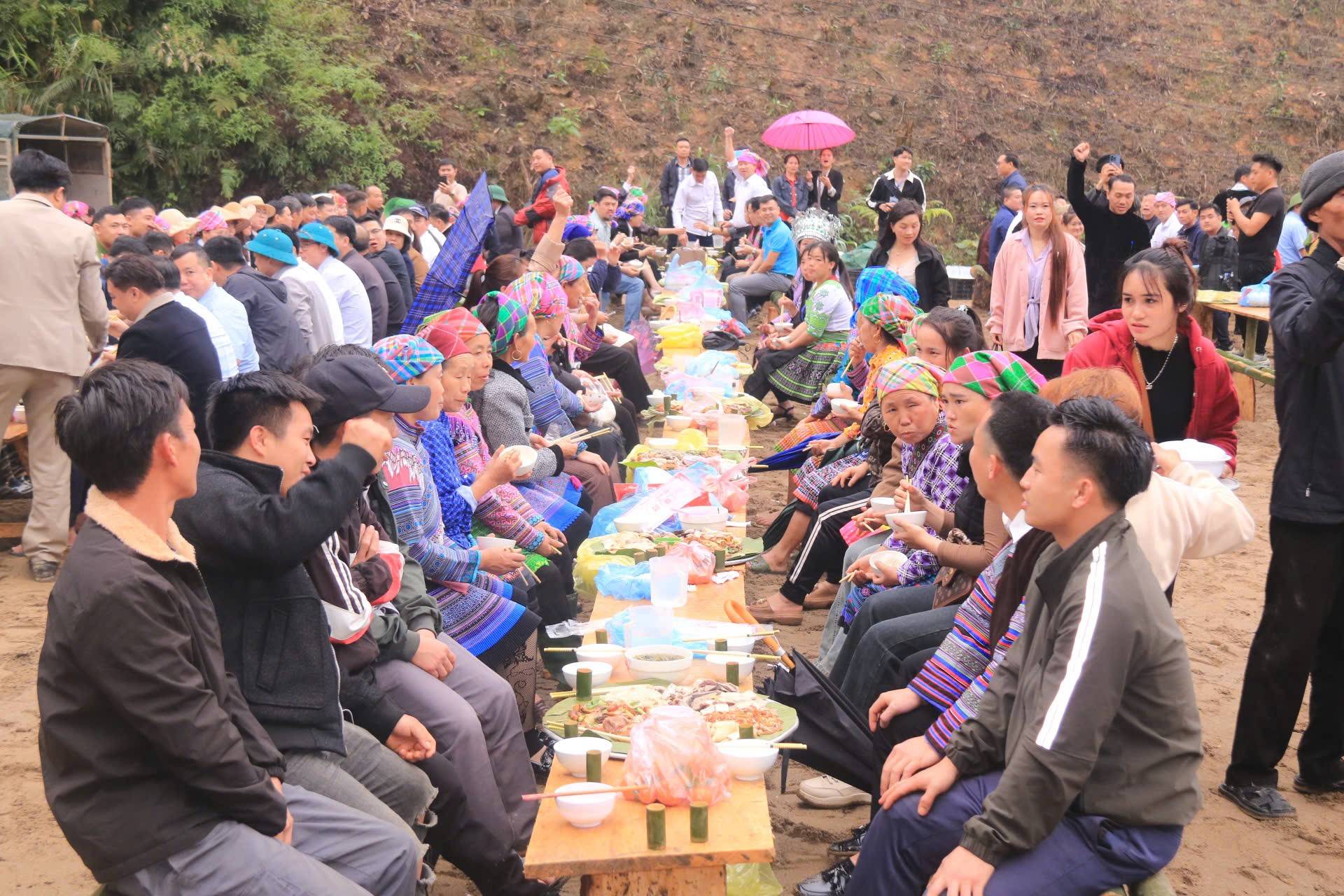 Lào Cai: Tết rừng Nà Hẩu - Hành trình chạm vào linh thiêng và sắc màu văn hóa Mông