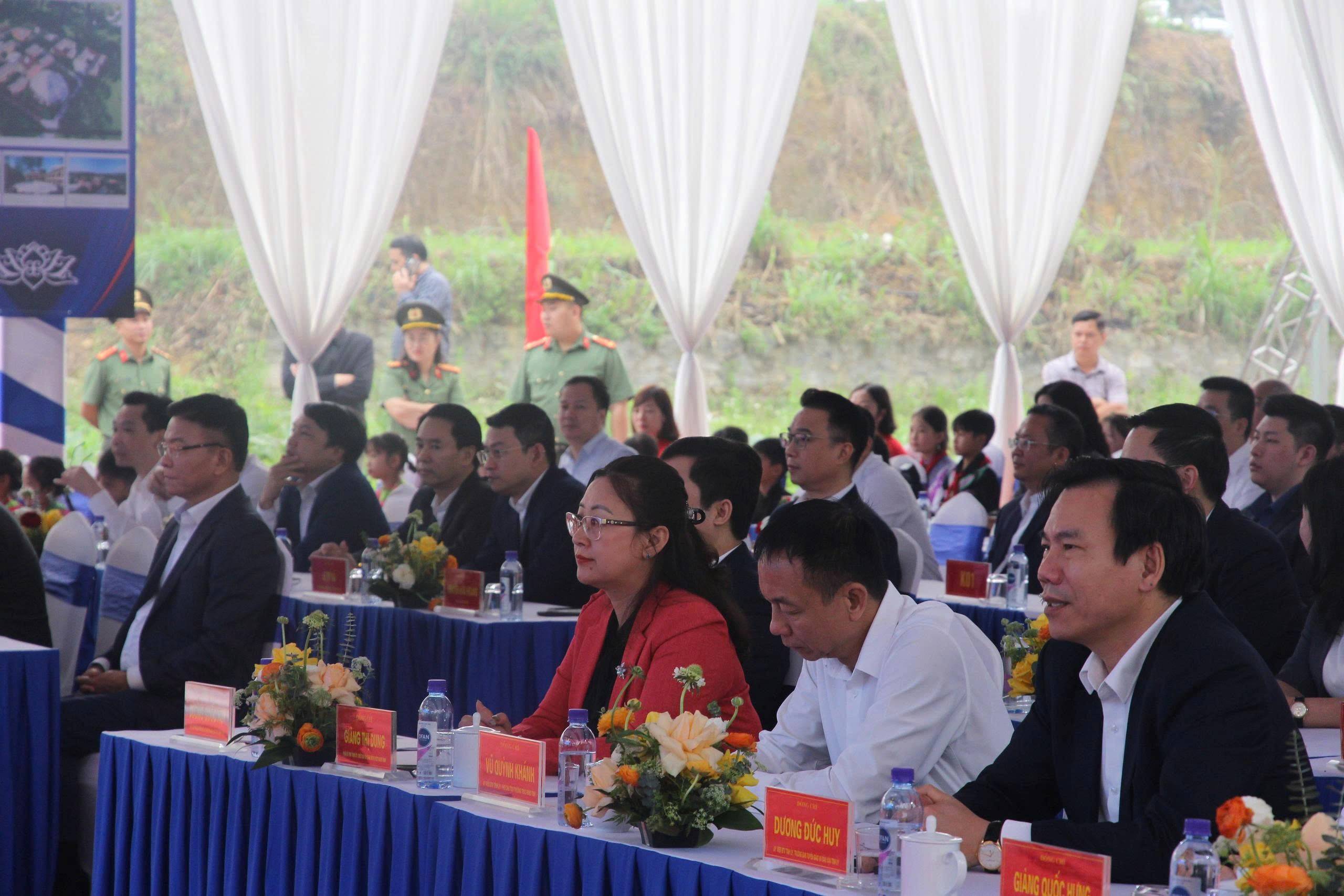 Phó Thủ tướng Lê Thành Long dự lễ khởi công trường nội trú Bản Lầu, tăng cường đầu tư giáo dục vùng biên