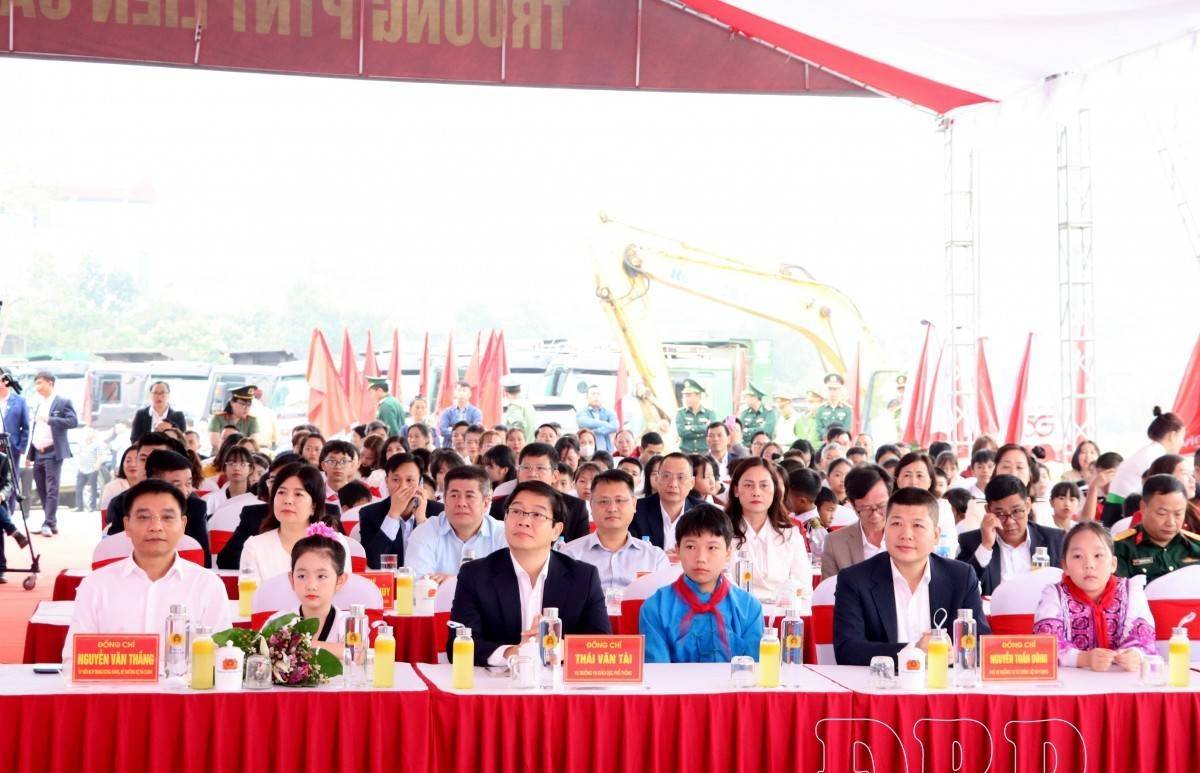 Điện Biên đồng loạt khởi công 5 trường nội trú vùng biên