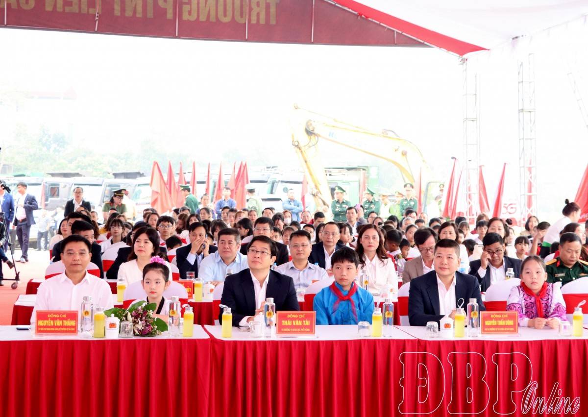 Điện Biên đồng loạt khởi công 5 trường nội trú vùng biên