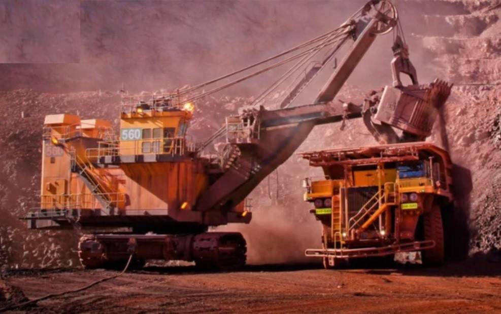 Công ty TNHH Hải Thành hoạt động trong nhiều lĩnh vực như khai thác quặng sắt, bán buôn quặng kim loại, khai thác cát sỏi, vận tải hàng hóa đường bộ (Ảnh minh hoạ).