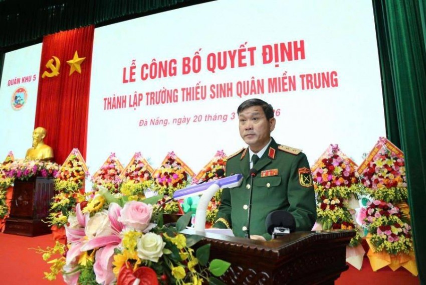 Trung tướng Lê Ngọc Hải- Tư lệnh Quân khu 5  phát biểu tại lễ công bố quyết định