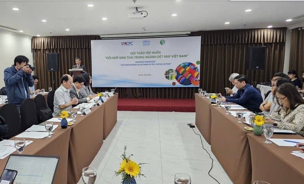 Ngành dệt may Việt Nam chịu áp lực tiêu chuẩn xanh và yêu cầu chuyển đổi bền vững