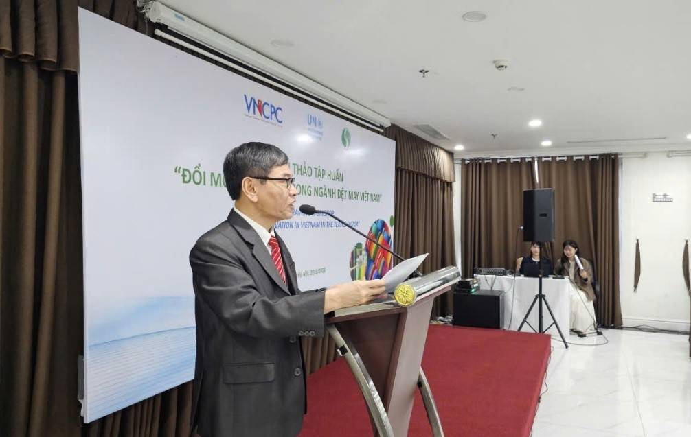 PGS.TS Phạm Văn Lợi - Phó Viện trưởng Viện Khoa học Khí tượng Thủy văn, Môi trường và Biển, Giám đốc Ban Quản lý dự án - phát biểu tại Hội thảo.