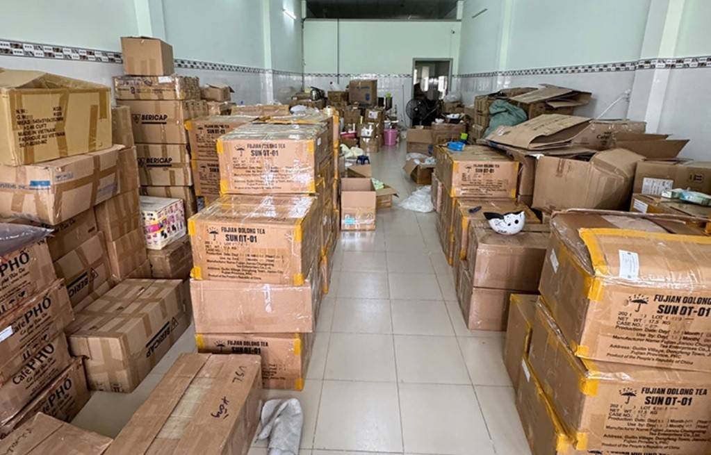 Hàng hoá thành phẩm chuẩn bị tuồn ra thị trường tiêu thụ (Ảnh: Công an TP. Hồ Chí Minh).