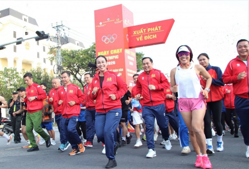 Phó Chủ tịch UBND thành phố Nguyễn Thị Anh Thi chạy hưởng ứng. Ảnh: TRỌNG HUY Hoạt động này trên địa bàn thành phố sẽ trở thành truy