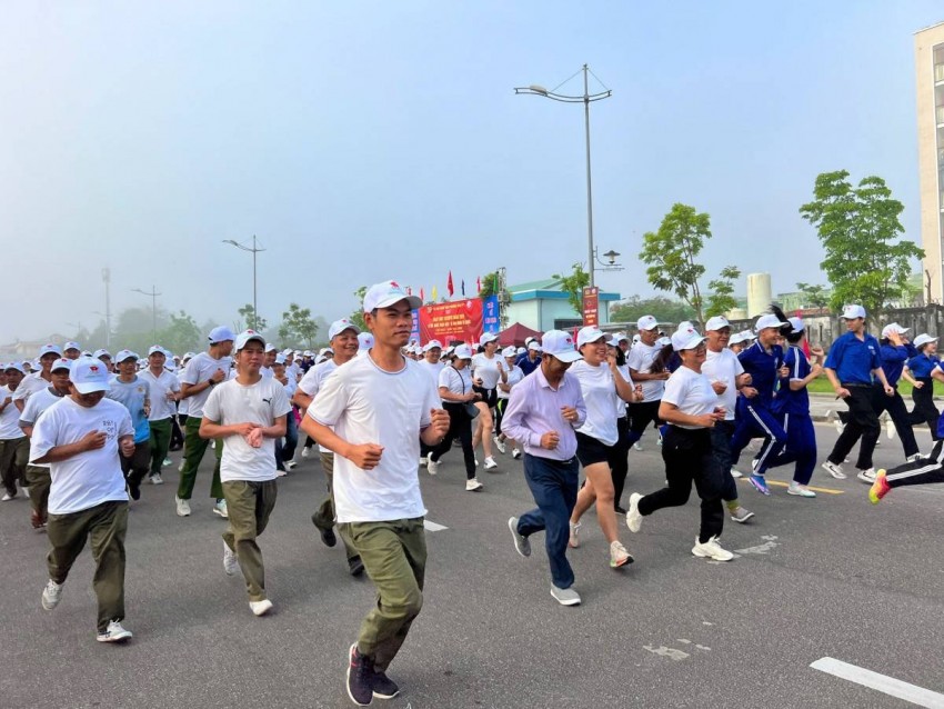 Sự kiện diễn ra trong không khí sôi nổi, lan tỏa mạnh mẽ tinh thần rèn luyện thể dục thể thao trong cán bộ, chiến sĩ và các tầng lớp nhân dân.
