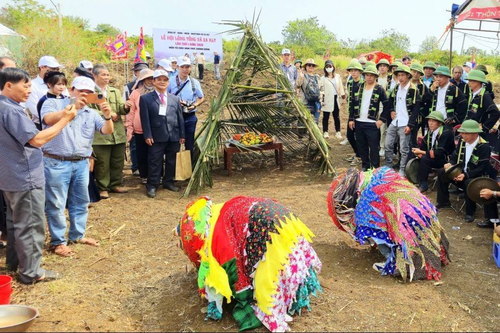 Phát huy giá trị văn hóa truyền thống của người Tày, Nùng qua Lễ hội Lồng Tồng ở vùng đất Ea KLy