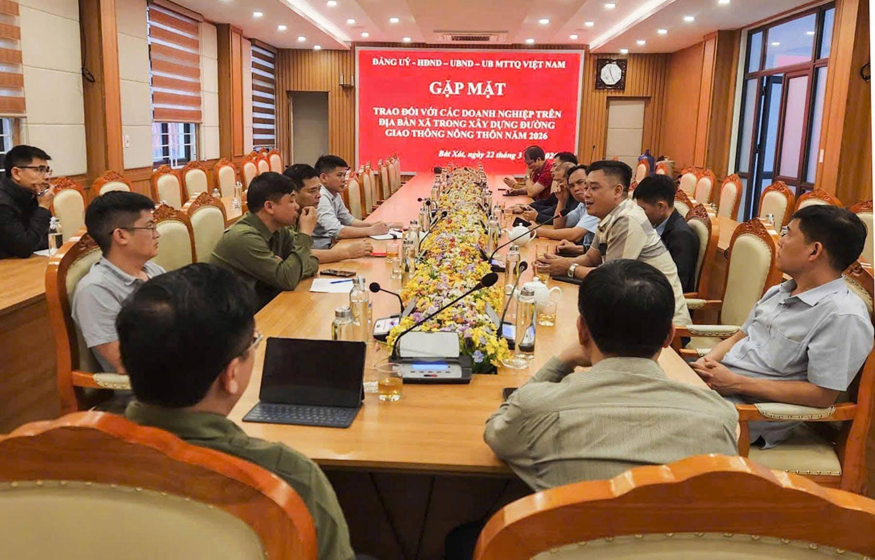 Phát huy nguồn lực doanh nghiệp cùng cấp ủy, chính quyền, Nhân dân Bát Xát làm đường