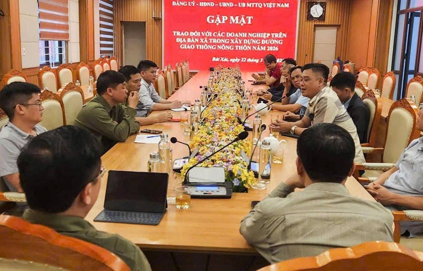 Phát huy nguồn lực doanh nghiệp cùng cấp ủy, chính quyền, Nhân dân Bát Xát làm đường