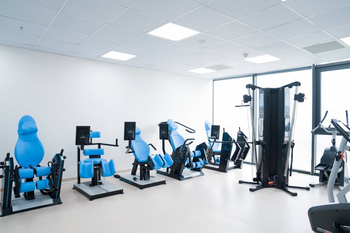  Bên cạnh chẩn đoán và điều trị, bệnh viện đặc biệt chú trọng phục hồi chức năng nhằm giúp người bệnh hồi phục nhanh, xuất viện sớm. Hệ thống trang thiết bị được đầu tư đồng bộ, hiện đại, hỗ trợ tối ưu quá trình phục hồi, rút ngắn thời gian điều trị và nâng cao chất lượng cuộc sống cho người bệnh.