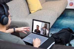 Làm việc từ xa - “giải pháp mềm” ứng phó cú sốc năng lượng toàn cầu