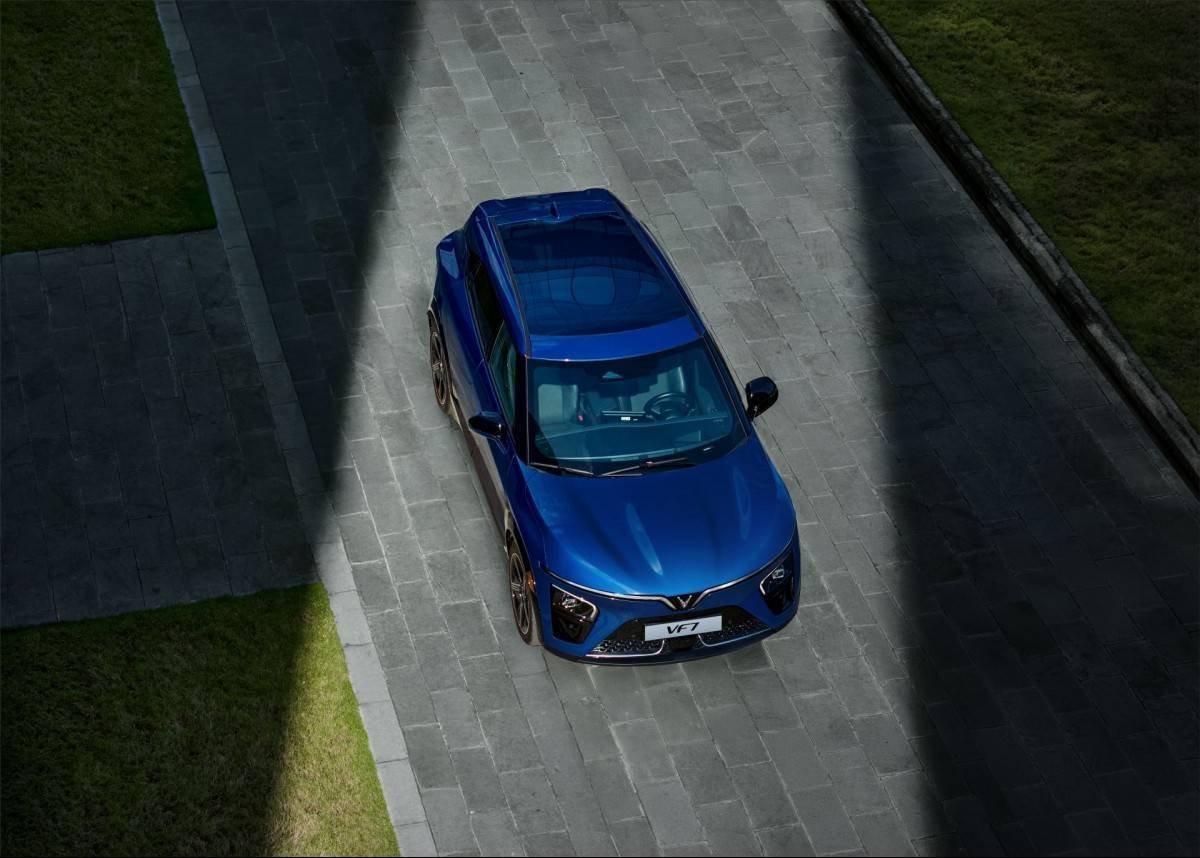 VF 7 - Mẫu SUV chiều lòng gia đình trẻ: Thỏa đam mê xê dịch, vẫn dư dả tài chính