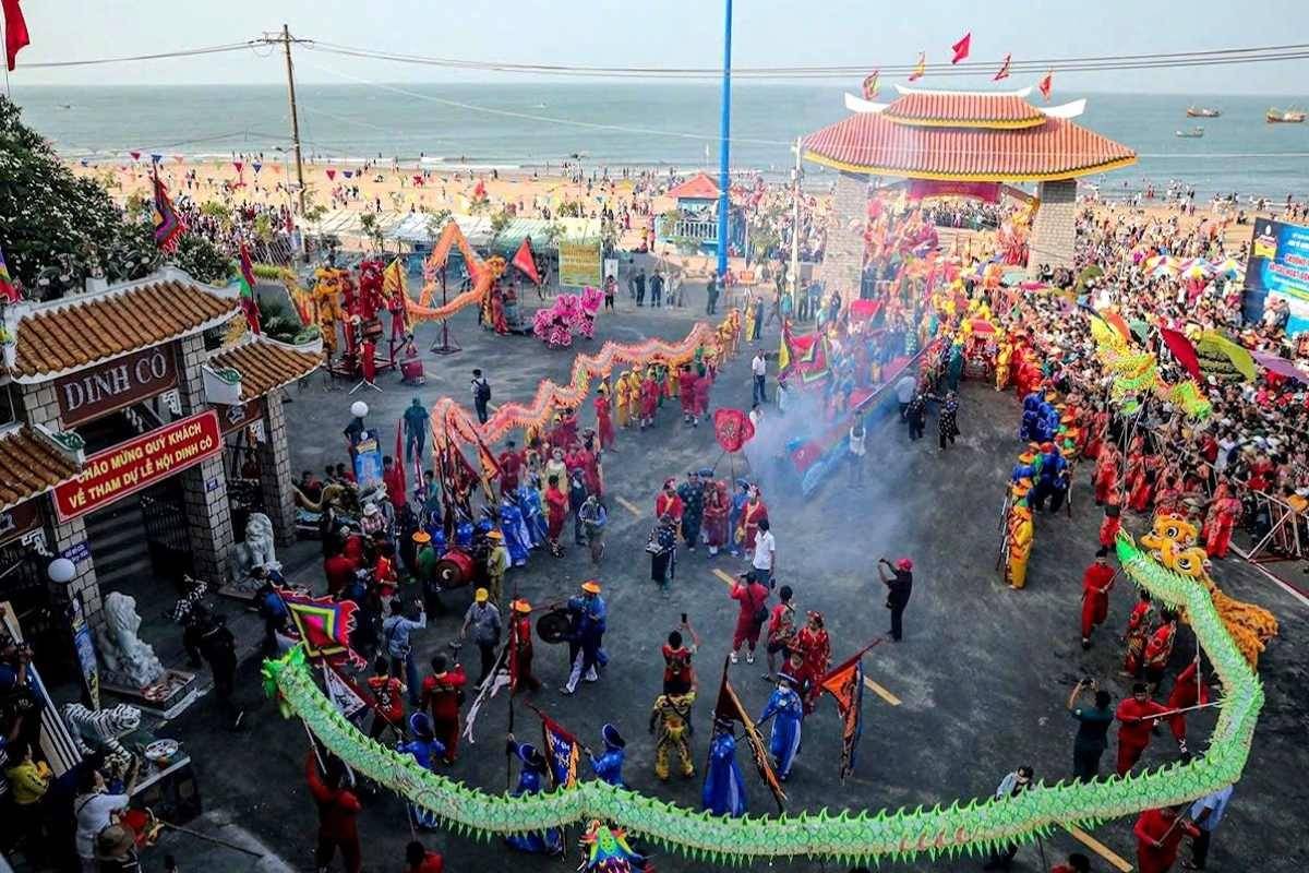 Lễ hội Dinh Cô trong những năm trước được tổ chức trang trọng, thu hút đông đảo người dân du khách tham gia