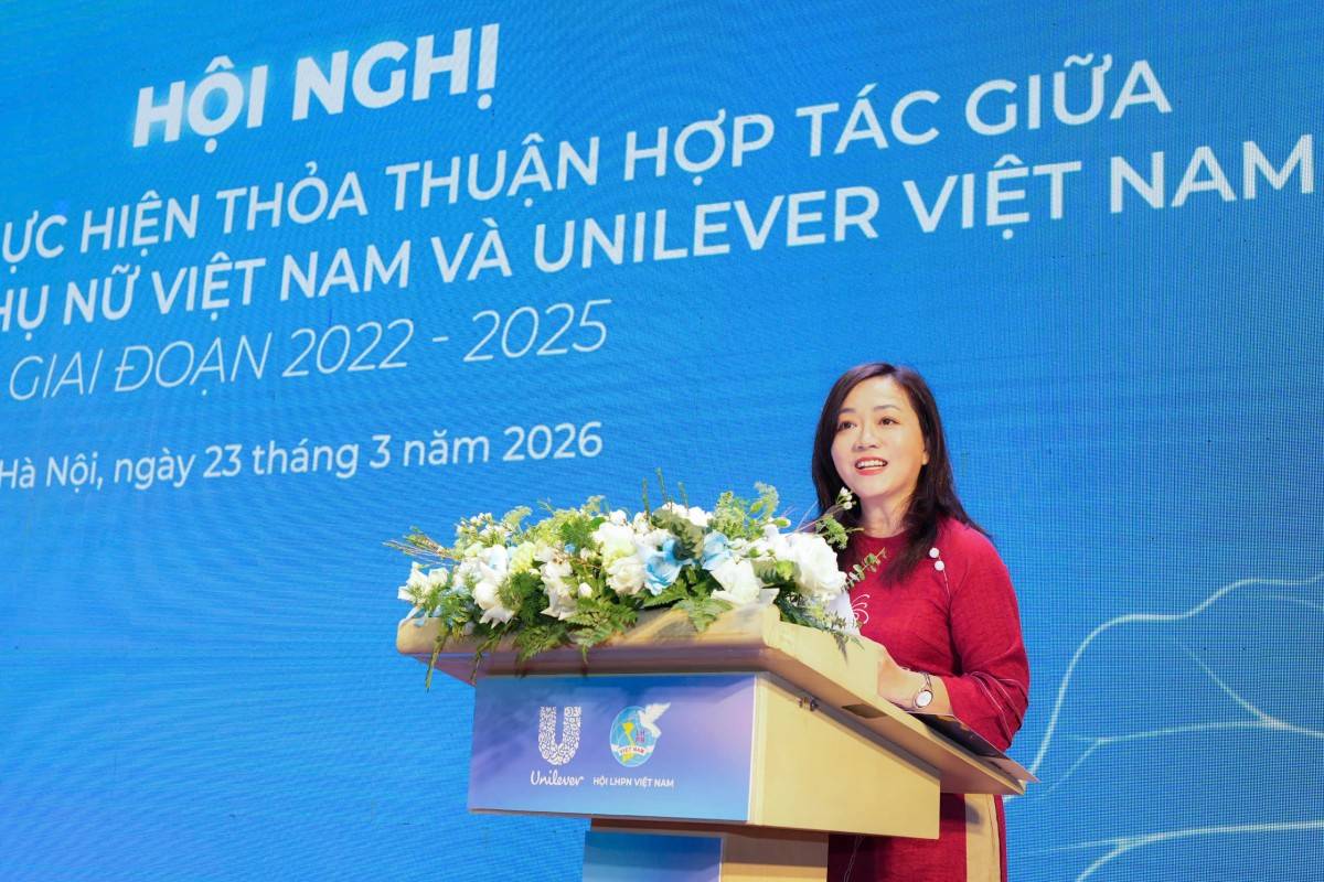 Bà Lê Thị Hồng Nhi - Phó Tổng Giám đốc Truyền thông, Đối ngoại và Phát triển bền vững, Unilever Việt Nam -phát biểu tại Hội nghị