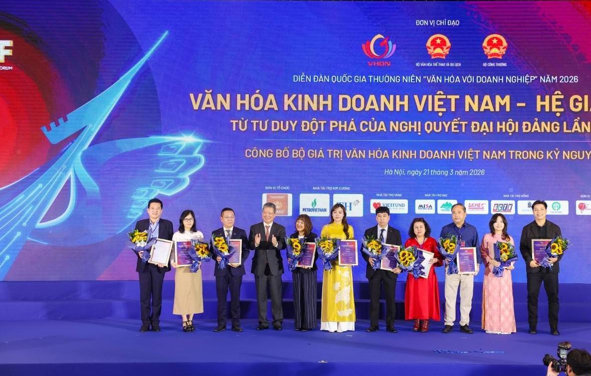 VIETFUND được vinh danh, nhận Bằng khen Nhà tài trợ Vàng tại Diễn đàn Văn hóa Kinh doanh Việt Nam 2026