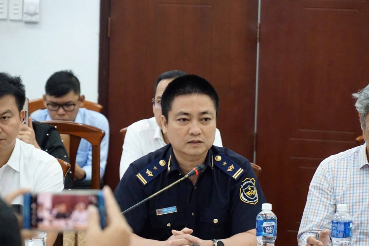 Đại diện Chi cục Hải Quan khu vực II góp ý kiến tại hội thảo. (Ảnh: Uyển Nhi)