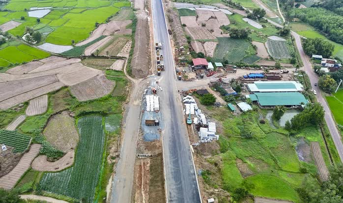 Chuẩn bị thông xe đồng loạt 5 dự án cao tốc Bắc - Nam đoạn phía Đông