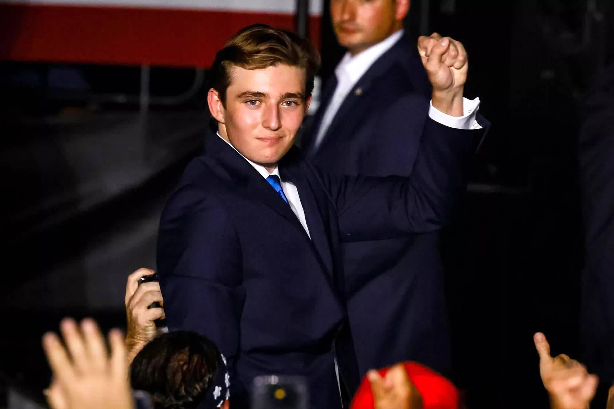 Barron Trump xây đế chế kinh doanh tuổi 20: Từ tiền mã hóa đến đồ uống, bất động sản
