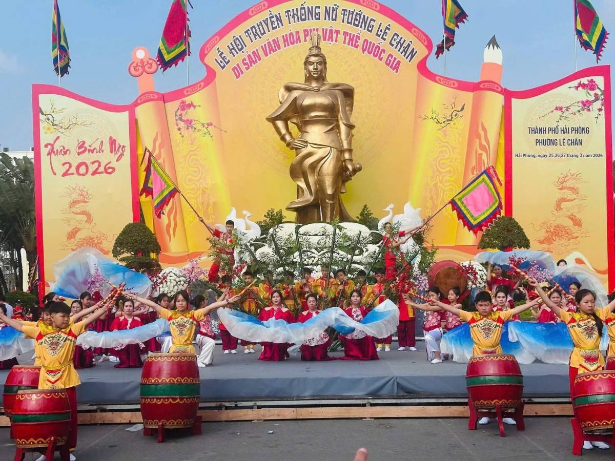 Chương trình nghệ thuật “Khúc khải hoàn Nữ tướng Lê Chân” được dàn dựng công phu.