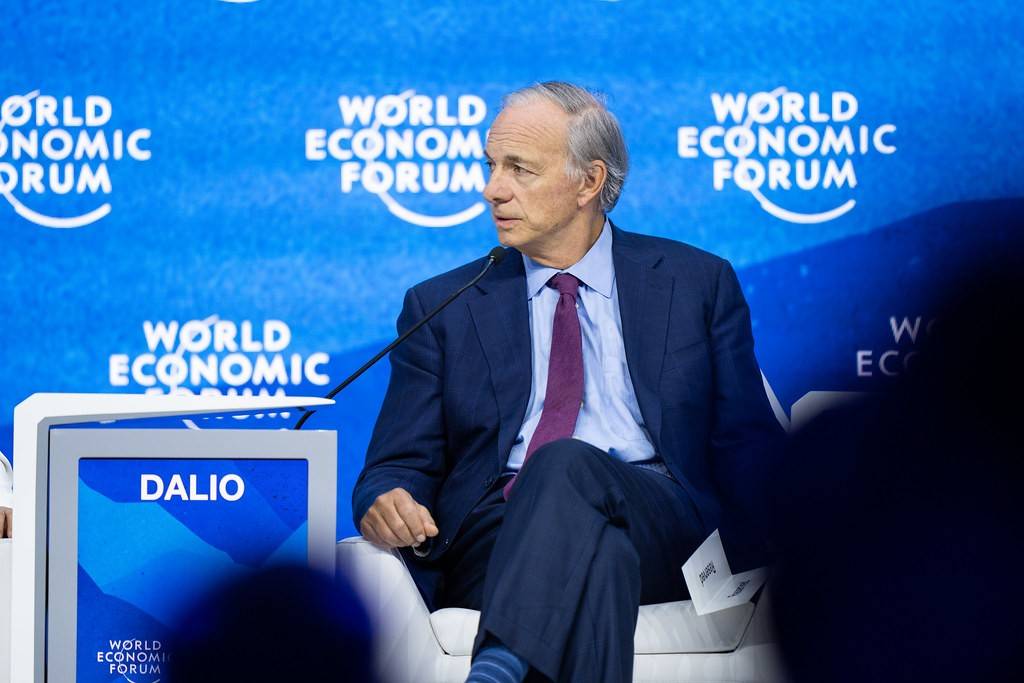 Ray Dalio, Nhà sáng lập Bridgewater Associates – quỹ đầu tư lớn nhất thế giới, đồng thời là tác giả các cuốn sách nổi tiếng Principles và The Changing World Order (tạm dịch: Quy luật và trật tự thế giới đang đổi thay).