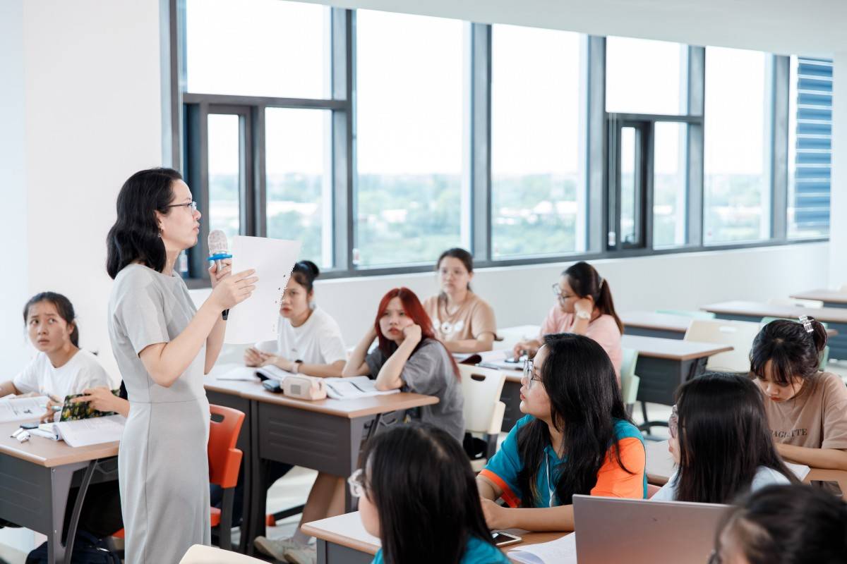 UEH có các chính sách hỗ trợ tài chính nhằm giữ chân giảng viên chất lượng cao