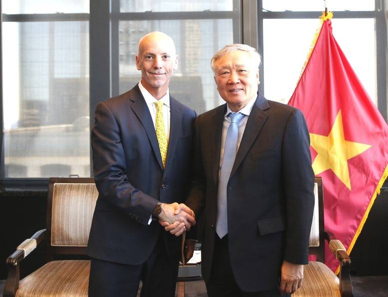 Phó Thủ tướng Thường trực Chính phủ Nguyễn Hòa Bình tiếp lãnh đạo Ngân hàng Deutsche Bank (Ảnh: VGP/Nguyễn Hoàng).