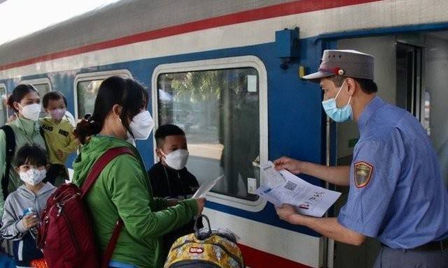 Tăng giá cước vận tải: Không thể chỉ để người dân gánh hết áp lực