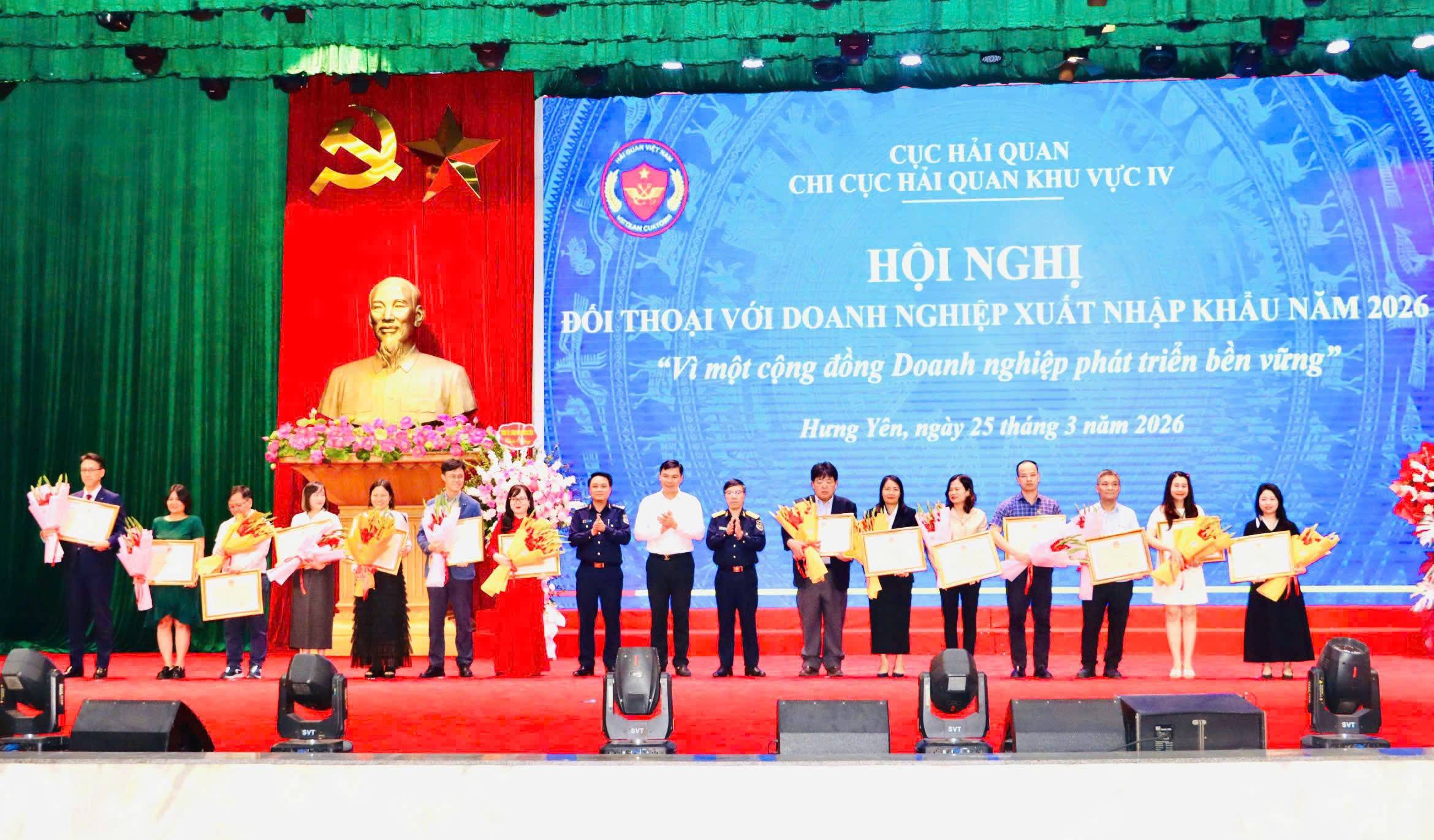 Hải quan khu vực IV đối thoại doanh nghiệp: Tháo gỡ vướng mắc, thúc đẩy phát triển bền vững