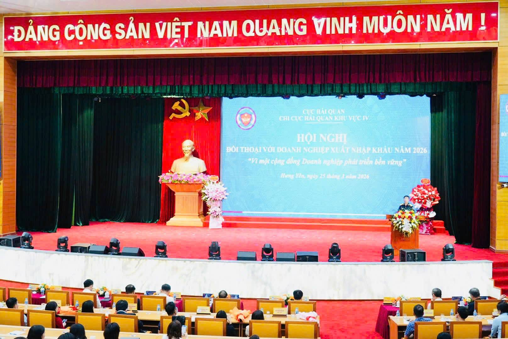 Hải quan khu vực IV đối thoại doanh nghiệp: Tháo gỡ vướng mắc, thúc đẩy phát triển bền vững