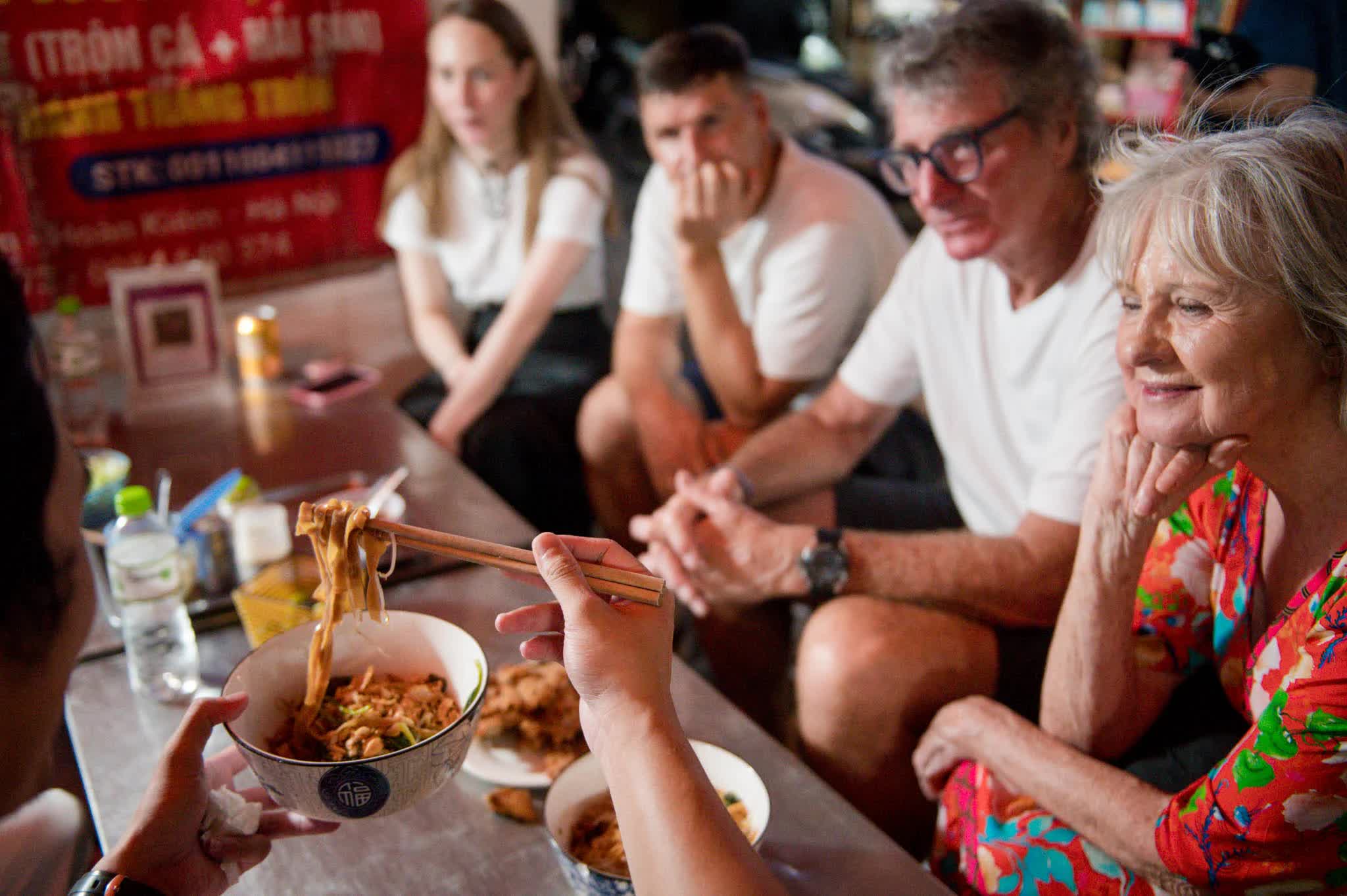 Vì sao phố cổ Hà Nội trở thành “thủ phủ ẩm thực” định hình khẩu vị Việt?