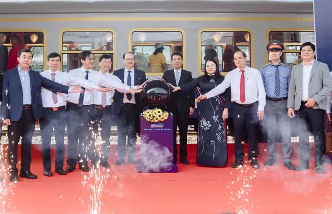 Tàu di sản Huế – Đà Nẵng “lột xác”: Biến hành trình qua đèo Hải Vân thành trải nghiệm 