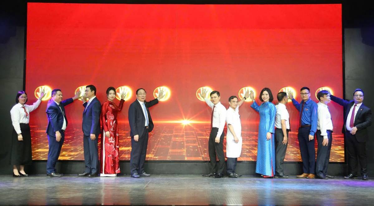 Nghi thức bấm nút phát động đã chính thức khởi động chuỗi sự kiện