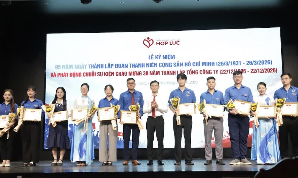 Tổng Công ty Cổ phần Hợp Lực khen thưởng 11 đoàn viên thanh niên tiêu biểu có nhiều thành tích xuất sắc trong lao động, công tác và phong trào.