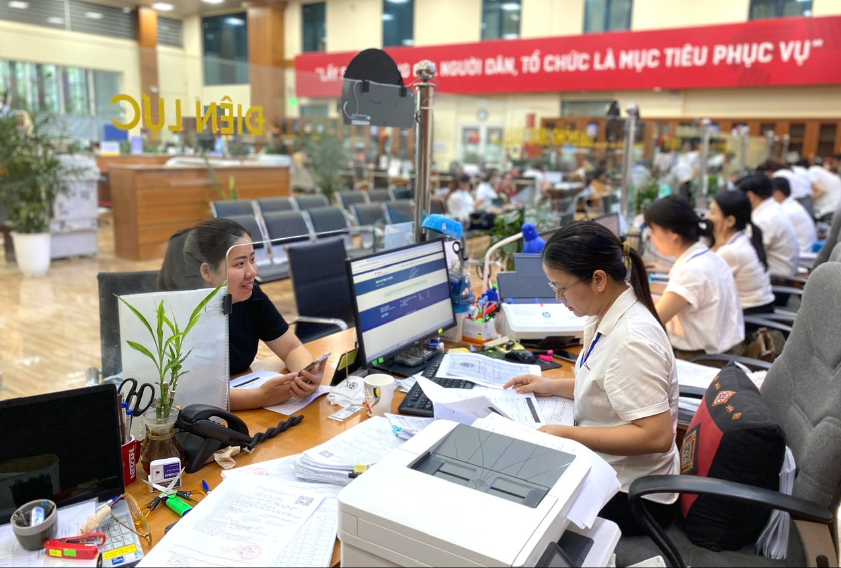 Mở rộng “cửa” hợp đồng trong đơn vị sự nghiệp: Cơ hội thu hút nhân lực chất lượng cao