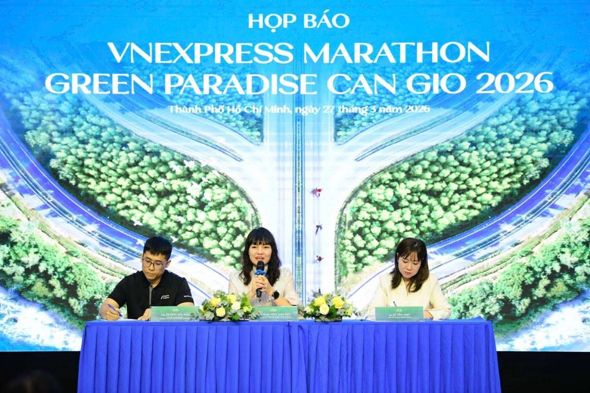 Ban tổ chức giải chạy VnExpress Marathon Green Paradise Cần Giờ giải đáp các câu hỏi của vận động viên