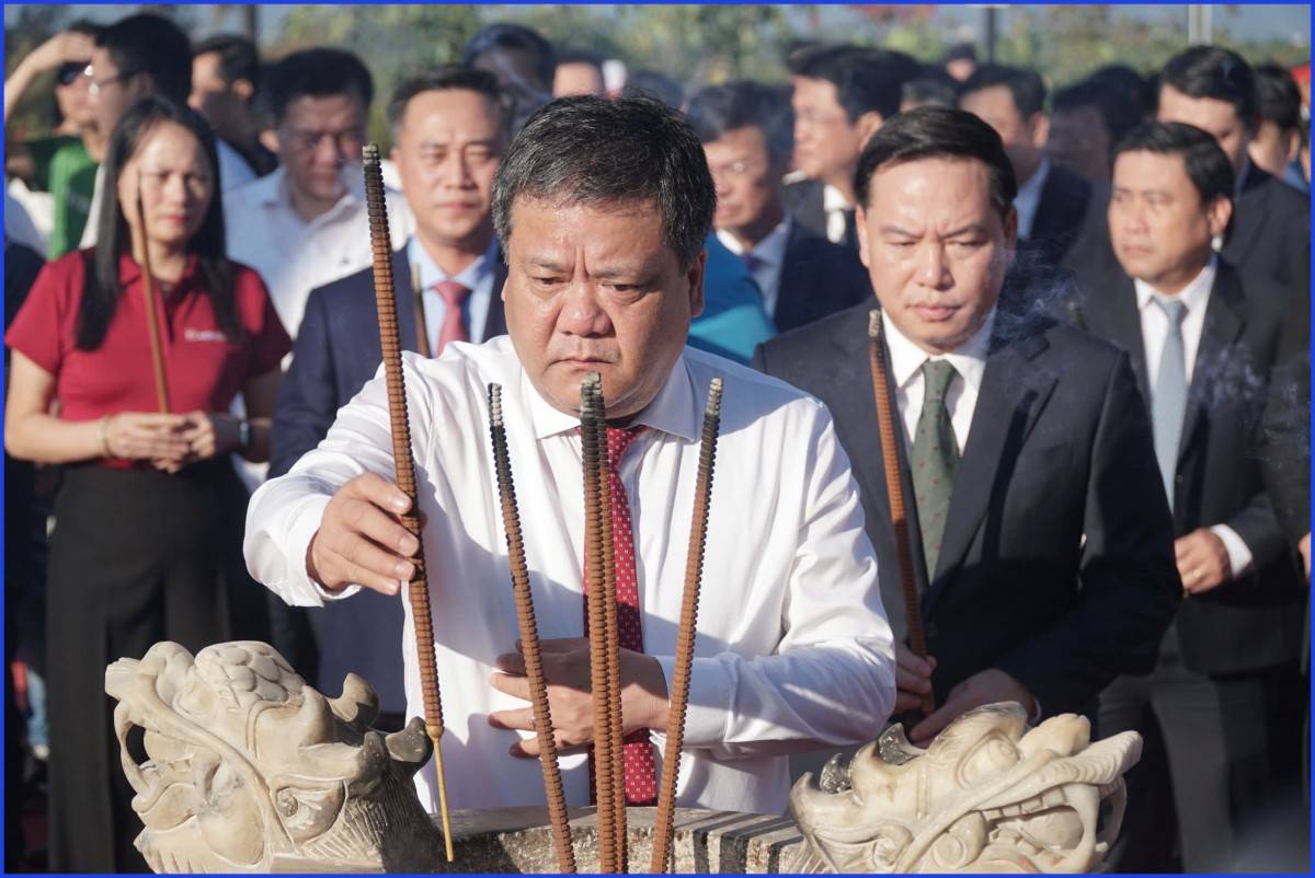 Lễ thượng cờ khai mạc Giải vô địch quốc gia Marathon - Báo Tiền Phong lần thứ 67 năm 2026