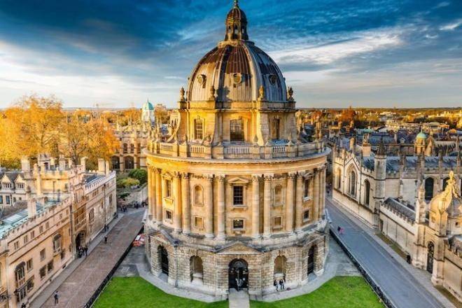 Ba Tư là tên gọi của đất nước Iran trước đây, nền văn minh Ba Tư luôn là một điều gì đó rất hấp dẫn khiến du khách muốn đến tìm hiểu và khám phá. Ngày xưa, người ta biết về một Ba Tư trong những câu chuyện thần thoại. Ngày nay, trước những đổi thay của các khu du lịch tuyệt vời, từ Thành phố cổ với nhà thờ Hồi giáo tráng lệ đến cảnh quan thiên nhiên tuyệt đẹp khiến đất nước Trung Đông này trở thành một điểm nóng trên bản đồ du lịch.