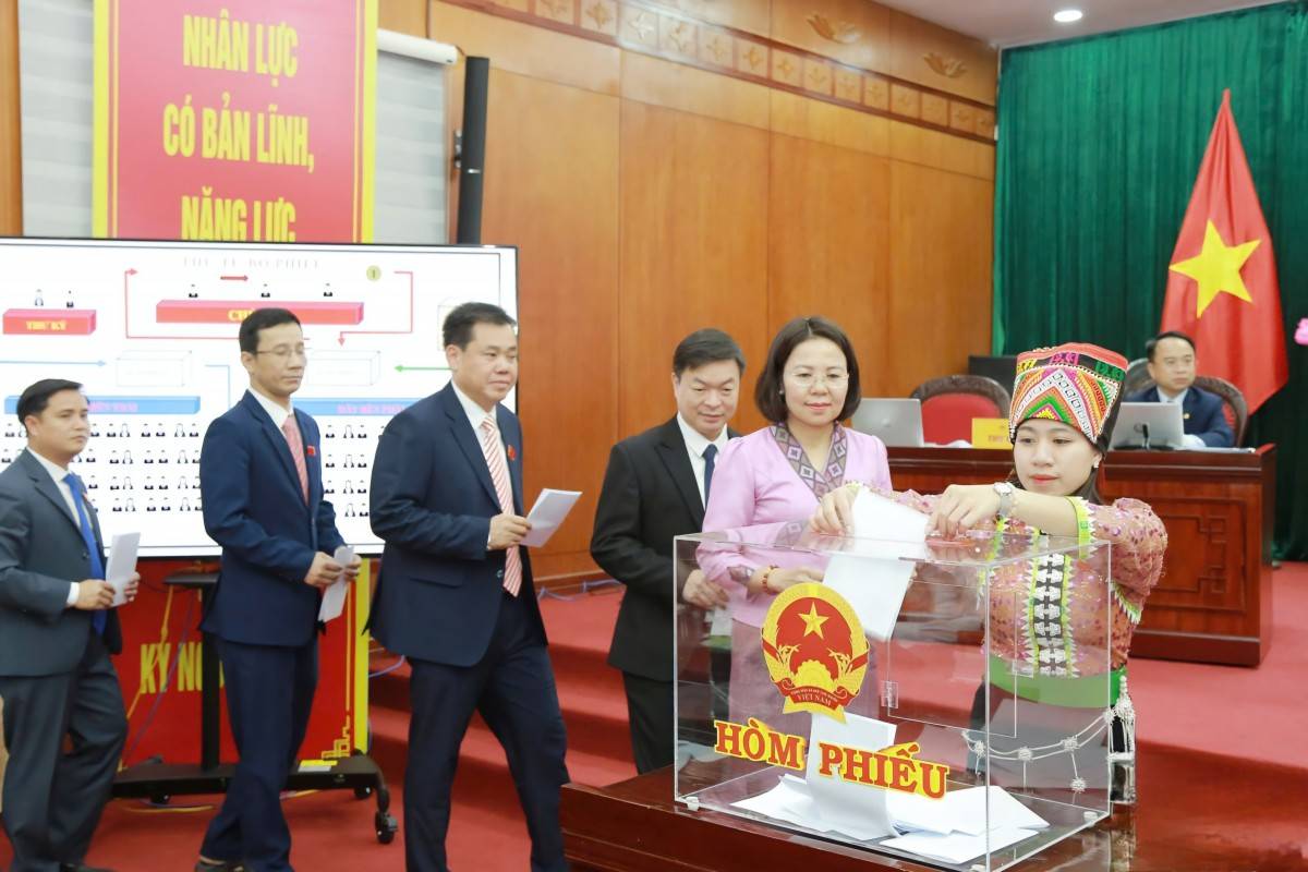 Ông Nguyễn Đình Việt tái đắc cử Chủ tịch UBND tỉnh Sơn La