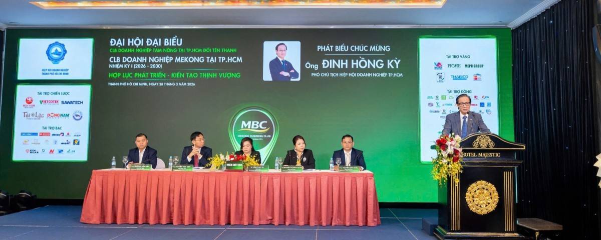 Phó Chủ tịch HUBA Đinh Hồng Kỳ phát biểu chúc mừng Đại hội.