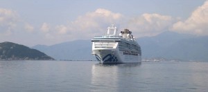 Khánh Hòa chào đón tàu Ms Coral Princess với 1.800 du khách đến từ Mỹ, Úc, Châu Âu