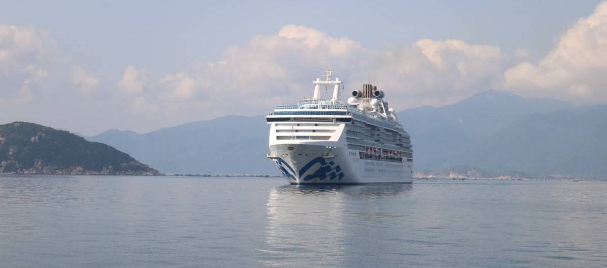 Khánh Hòa chào đón tàu Ms Coral Princess với 1.800 du khách đến từ Mỹ, Úc, Châu Âu